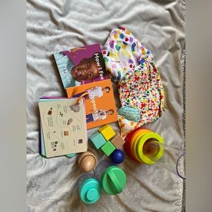 Lovevery Playkit! The Explorer, 9-10 months.